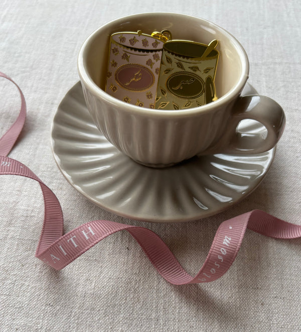 Sabr & Shukr Jar Keyring – Enamel Islamic Reminder in Gift Packaging (Dusty Pink & Khaki Green)