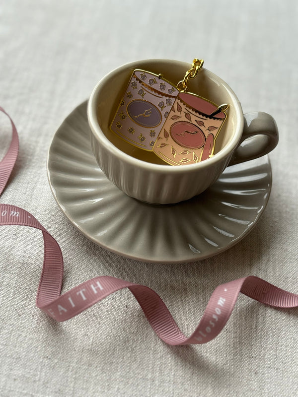 Sabr & Shukr Jar Keyring – Enamel Islamic Reminder in Gift Packaging (Soft Lilac & Peach)